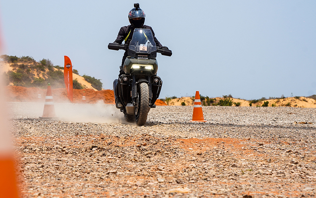 “Học OffRoad” cùng “chiến mã” Harley-Davidson Pan America 1250 Special