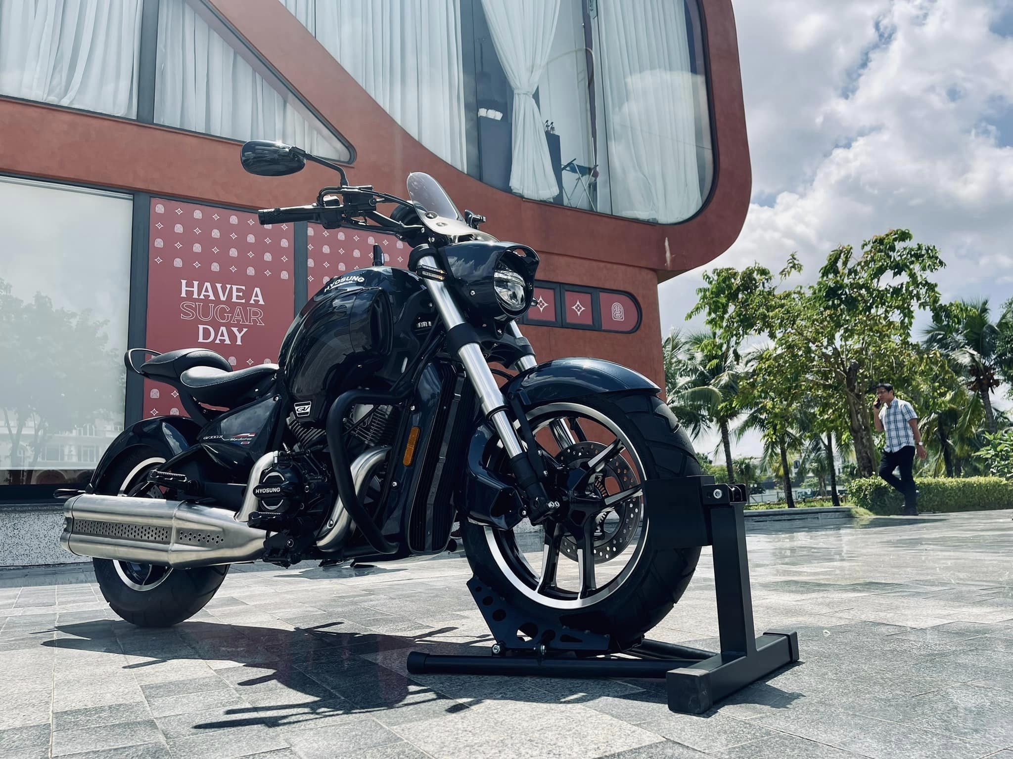 Hyosung GV300R 2023 trình làng tại Việt Nam, giá bán gần 150 triệu đồng