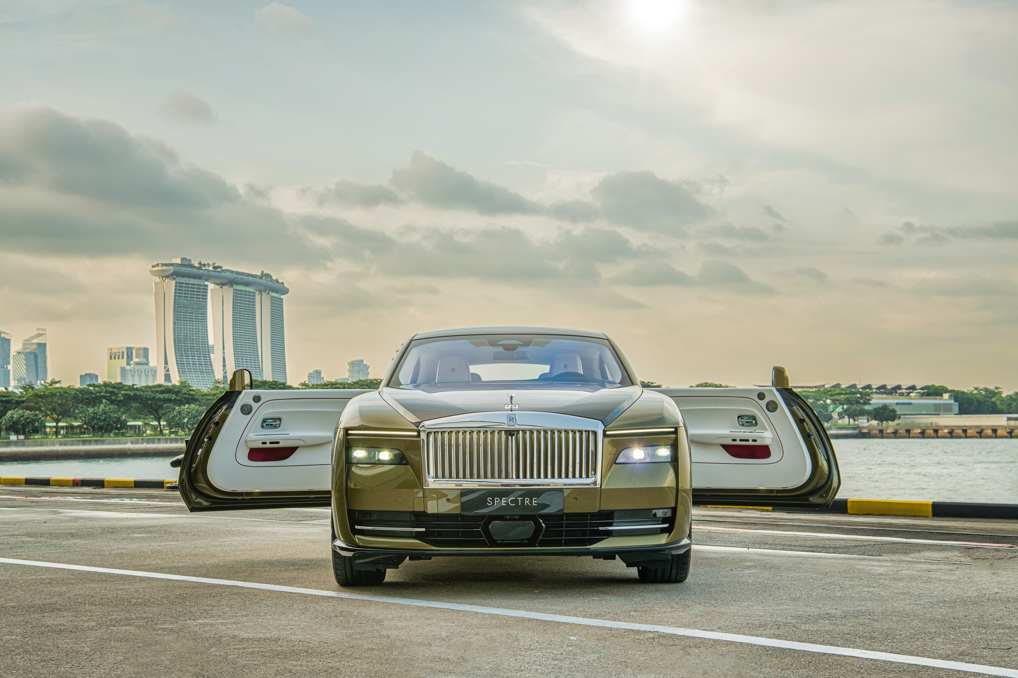 Chiêm ngưỡng Rolls-Royce Spectre có giá bán gần 18 tỷ tại Việt Nam