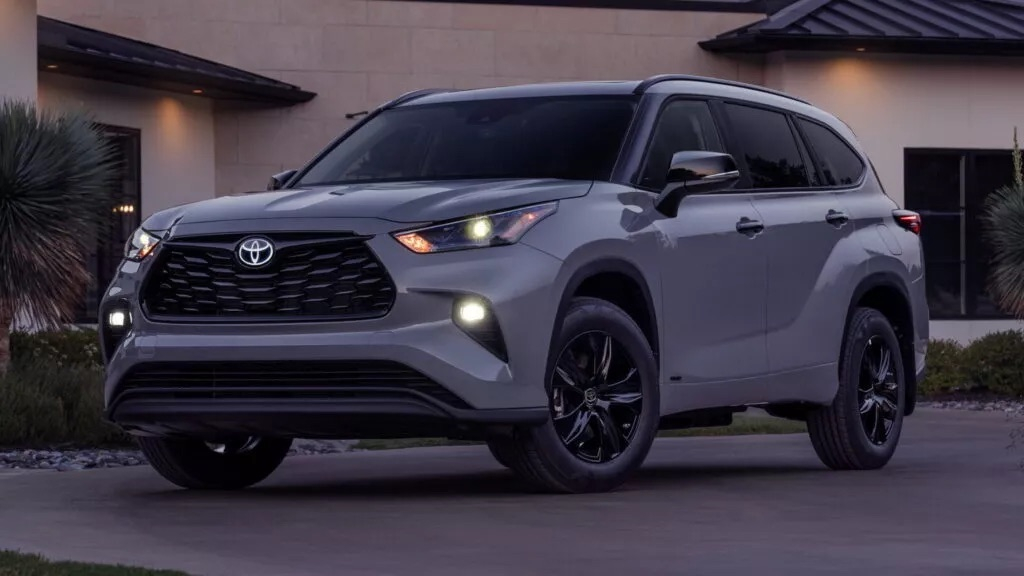 Toyota Highlander 2024 nhận được phiên bản Nightshade đậm chất thể thao